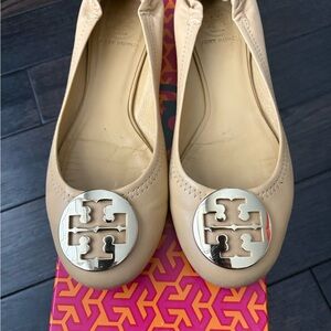 Tory Burch Women's Beige Leather Reva Ballet Flats with Gold Logo Medallion